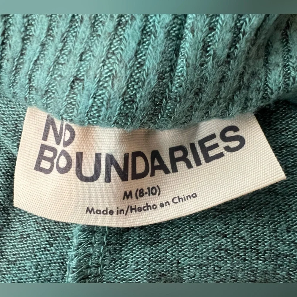 No Boundaries Women’s Green 2-Piece Hoodie & Flare Pants Set casual comfort/M